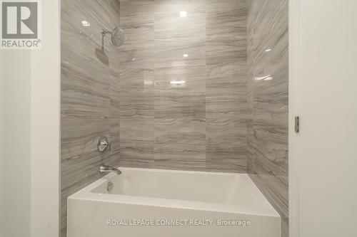 1201 - 39 Roehampton Avenue, Toronto, ON - Indoor Photo Showing Bathroom