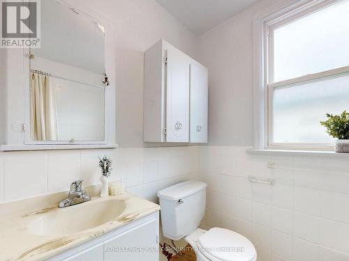 305 Westlake Avenue, Toronto, ON - Indoor Photo Showing Bathroom