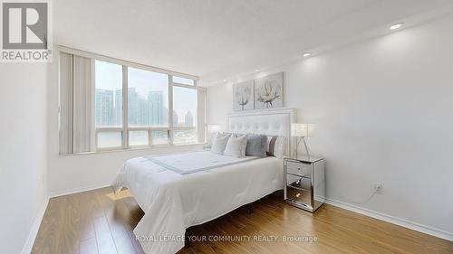 1704 - 285 Enfield Place, Mississauga, ON - Indoor Photo Showing Bedroom