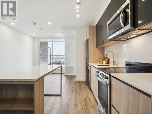 709 - 3100 Keele Street, Toronto, ON - Indoor Photo Showing Kitchen With Upgraded Kitchen