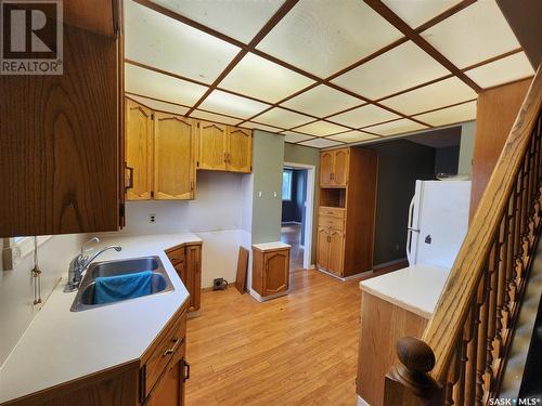 668 3Rd Avenue W, Melville, SK - Indoor Photo Showing Kitchen With Double Sink