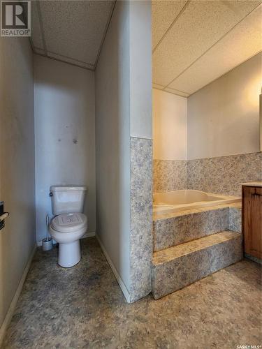 668 3Rd Avenue W, Melville, SK - Indoor Photo Showing Bathroom