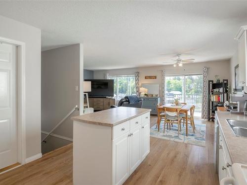 4819 Fairbrook Cres, Nanaimo, BC - Indoor Photo Showing Kitchen With Double Sink