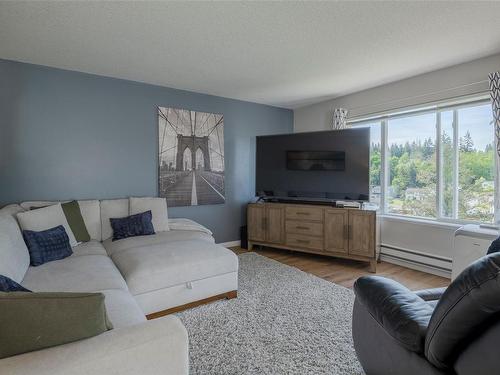 4819 Fairbrook Cres, Nanaimo, BC - Indoor Photo Showing Living Room