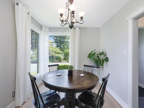 737 11Th St, Courtenay, BC - Indoor Photo Showing Dining Room