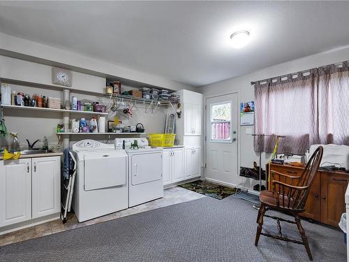120 Mcphedran Rd, Campbell River, BC - Indoor Photo Showing Laundry Room