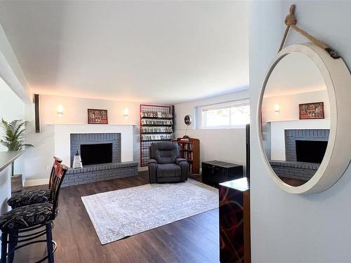 960 Walker St, Victoria, BC - Indoor Photo Showing Living Room With Fireplace