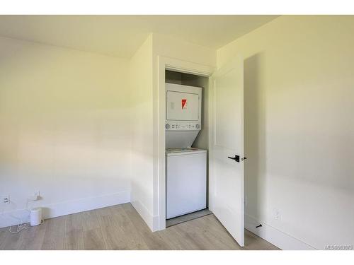 1813 Feltham Rd, Saanich, BC - Indoor Photo Showing Laundry Room