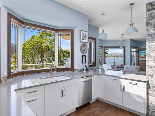 11680 Fairtide Rd, Ladysmith, BC - Indoor Photo Showing Kitchen