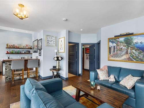 11680 Fairtide Rd, Ladysmith, BC - Indoor Photo Showing Living Room