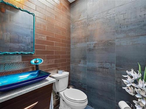11680 Fairtide Rd, Ladysmith, BC - Indoor Photo Showing Bathroom