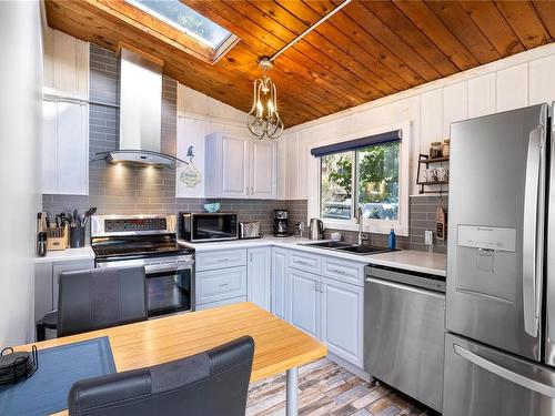 11680 Fairtide Rd, Ladysmith, BC - Indoor Photo Showing Kitchen With Double Sink