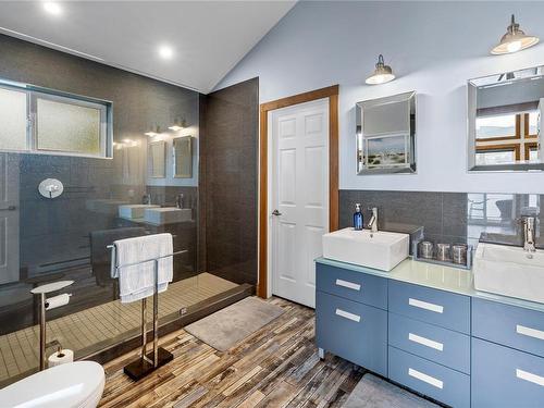 11680 Fairtide Rd, Ladysmith, BC - Indoor Photo Showing Bathroom