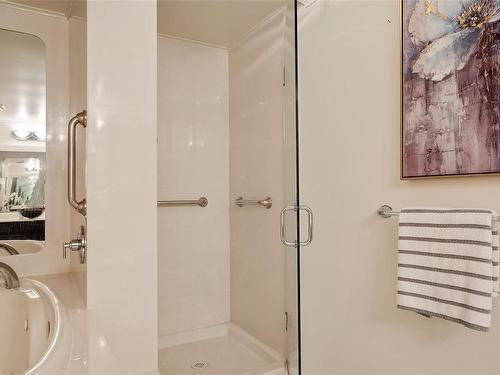 201-640 Montreal St, Victoria, BC - Indoor Photo Showing Bathroom