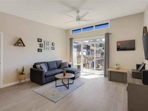 406-110 Presley Pl, View Royal, BC - Indoor Photo Showing Living Room