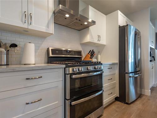 2588 Steele Cres, Courtenay, BC - Indoor Photo Showing Kitchen With Upgraded Kitchen