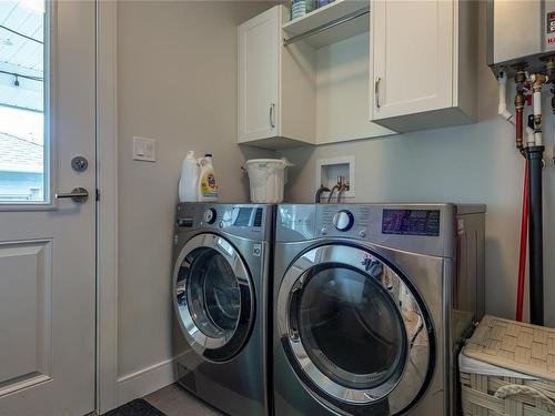 2588 Steele Cres, Courtenay, BC - Indoor Photo Showing Laundry Room