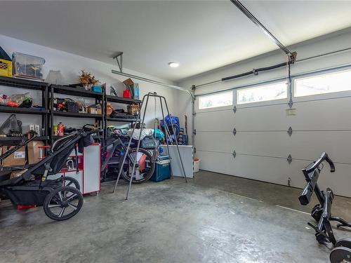 2588 Steele Cres, Courtenay, BC - Indoor Photo Showing Garage