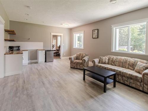 489 Mountain View Dr, Lake Cowichan, BC - Indoor Photo Showing Living Room