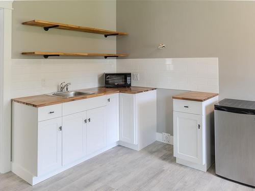 489 Mountain View Dr, Lake Cowichan, BC - Indoor Photo Showing Kitchen