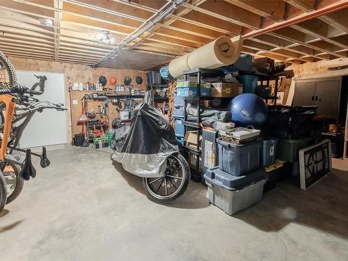 489 Mountain View Dr, Lake Cowichan, BC - Indoor Photo Showing Garage