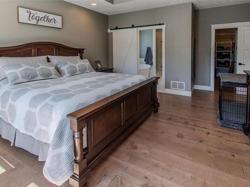 489 Mountain View Dr, Lake Cowichan, BC - Indoor Photo Showing Bedroom