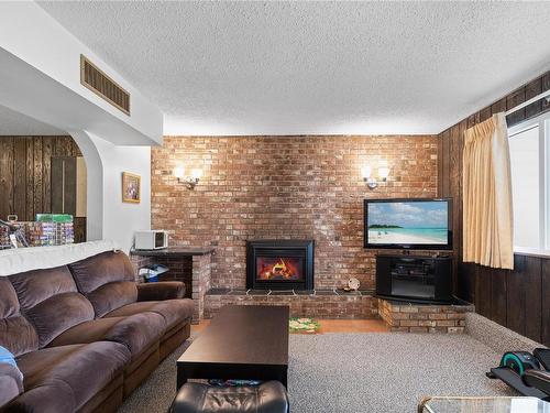 1344 Sherwood Dr, Nanaimo, BC - Indoor Photo Showing Living Room With Fireplace