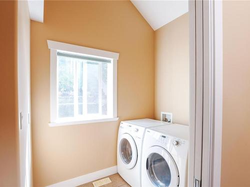 4269 Gulfview Dr, Nanaimo, BC - Indoor Photo Showing Laundry Room