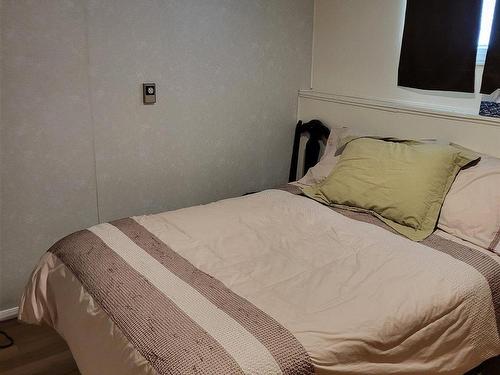 13537 Beauty Bay Road, Kenora, ON - Indoor Photo Showing Bedroom