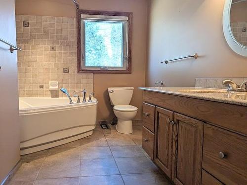 399 Sandy Beach Road, Dryden, ON - Indoor Photo Showing Bathroom