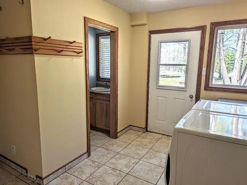 399 Sandy Beach Road, Dryden, ON - Indoor Photo Showing Laundry Room