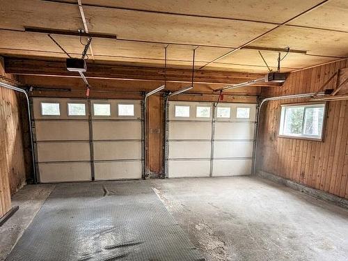 399 Sandy Beach Road, Dryden, ON - Indoor Photo Showing Garage