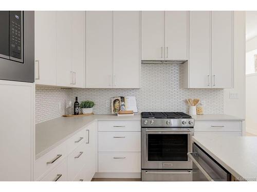 3150 Somerset St, Victoria, BC - Indoor Photo Showing Kitchen With Upgraded Kitchen