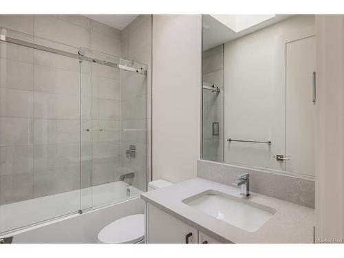 3150 Somerset St, Victoria, BC - Indoor Photo Showing Bathroom