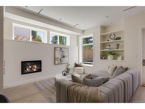 3150 Somerset St, Victoria, BC - Indoor Photo Showing Living Room With Fireplace