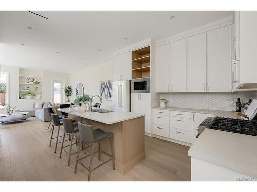 3150/3152 Somerset St, Victoria, BC - Indoor Photo Showing Kitchen With Upgraded Kitchen