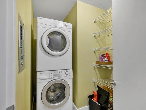 405-1392 Island Hwy South, Campbell River, BC - Indoor Photo Showing Laundry Room