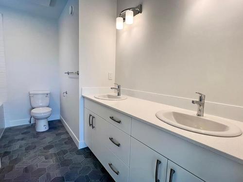 175-8800 Dallas Drive, Kamloops, BC - Indoor Photo Showing Bathroom