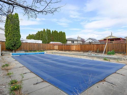 728 Cambridge Cres, Kamloops, BC - Outdoor With In Ground Pool
