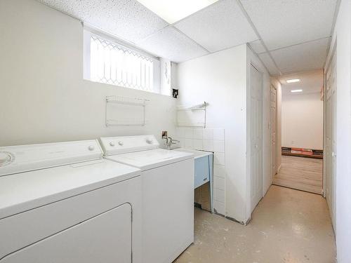 728 Cambridge Cres, Kamloops, BC - Indoor Photo Showing Laundry Room