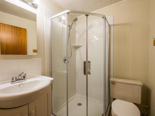 689 Schubert Drive, Kamloops, BC - Indoor Photo Showing Bathroom