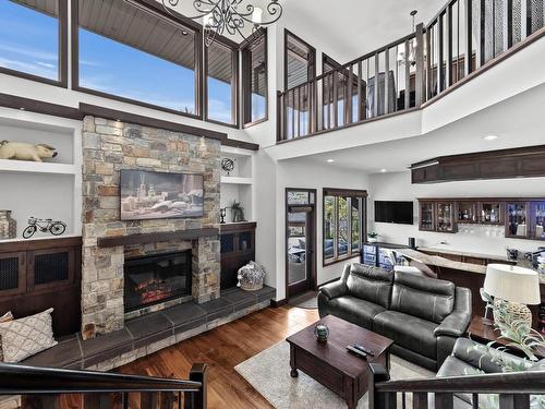 1006 Saddleback Crt, Kamloops, BC - Indoor Photo Showing Living Room With Fireplace