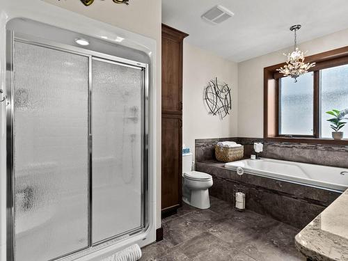 1006 Saddleback Crt, Kamloops, BC - Indoor Photo Showing Bathroom