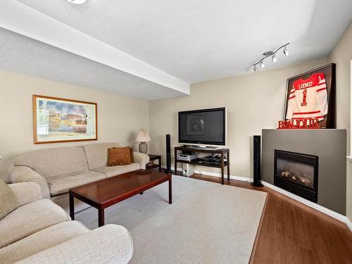 3639 Overlander Drive, Kamloops, BC - Indoor Photo Showing Living Room With Fireplace