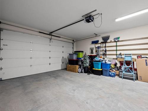 114-1323 Kinross Place, Kamloops, BC - Indoor Photo Showing Garage