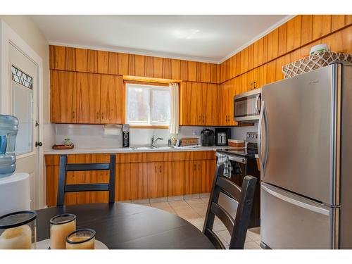 940 Nelson Avenue, Trail, BC - Indoor Photo Showing Kitchen