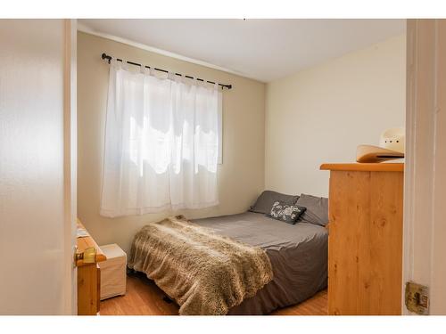 940 Nelson Avenue, Trail, BC - Indoor Photo Showing Bedroom