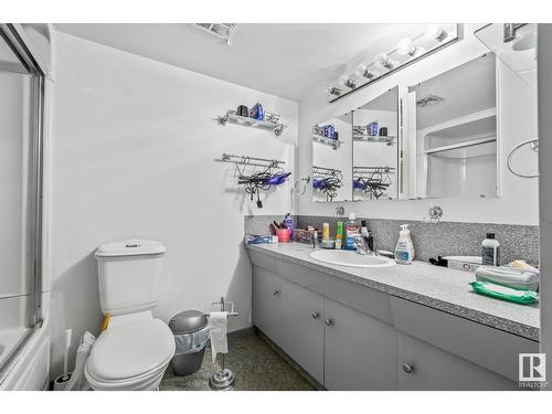 11155 101 St Nw, Edmonton, AB - Indoor Photo Showing Bathroom