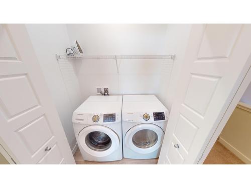 7581 Pioneer Avenue, Radium Hot Springs, BC - Indoor Photo Showing Laundry Room