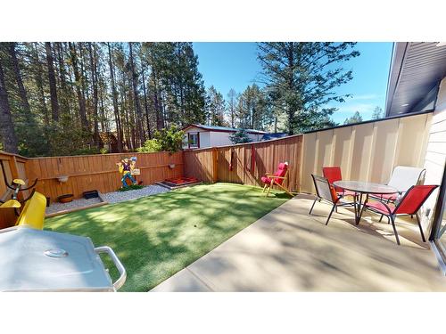 7581 Pioneer Avenue, Radium Hot Springs, BC - Outdoor With Backyard